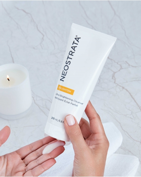 Nettoyant Éclat Parfait Neostrata Enlighten, crème nettoyante exfoliante pour un teint plus uniforme, tube de 100 ml
