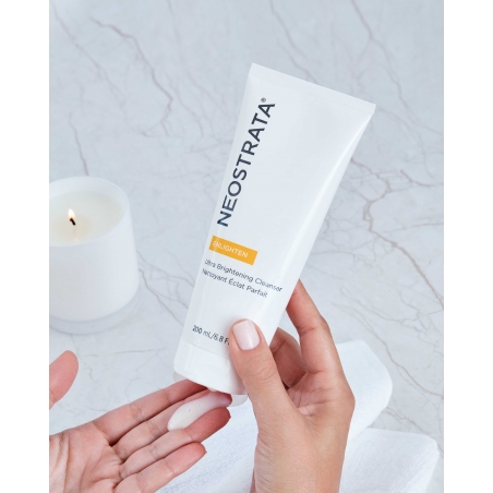 Nettoyant Éclat Parfait Neostrata Enlighten, crème nettoyante exfoliante pour un teint plus uniforme, tube de 100 ml