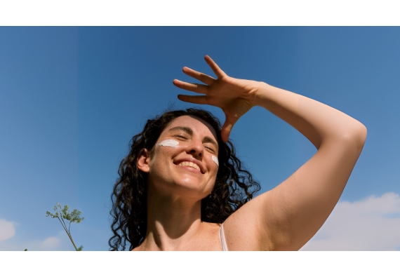 Protection solaire quotidienne : votre meilleur allié anti-âge, même en hiver ! Protection solaire quotidienne : votre meilleur allié anti-âge, même en hiver !