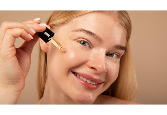 Acide glycolique VS acide tranexamique : quel actif choisir pour dire adieu à l’hyperpigmentation ?
