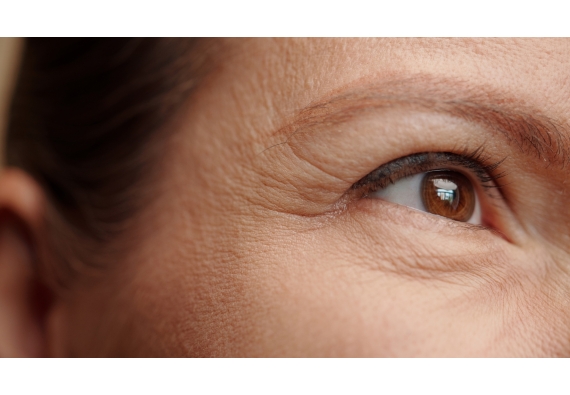 Illuminer son contour des yeux : pourquoi c’est la zone la plus délicate de votre visage ?